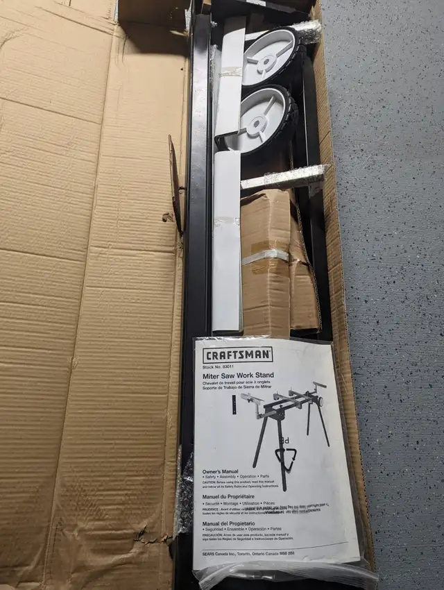 10 in. CRAFTSMAN SLIDING MITRE SAW with NEW STAND in Power Tools in London - Image 8