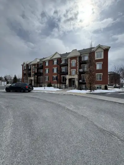 Condo 2 chambres à louer à Saint-Hubert – 1 800 $/mois – 2 stationnements – Disponible 1er juin 3159...