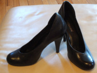 Like new - Dollhouse black leather heels stitched sole