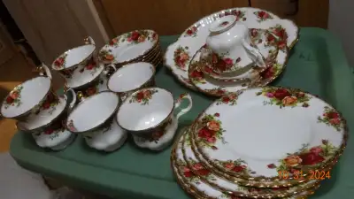 Royal Albert teaset, Old Country Roses, England, cake plate too, View more