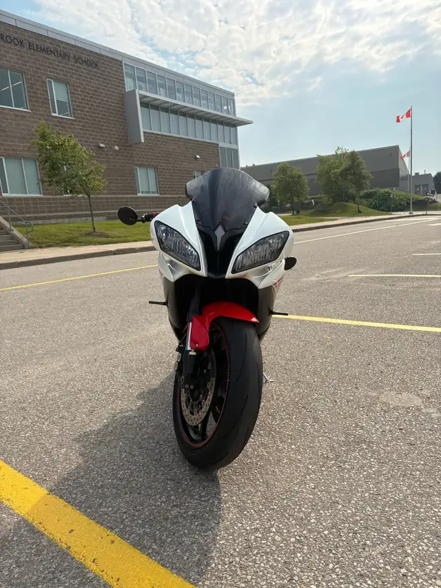 2008 Yamaha R6 in Sport Bikes in Oakville / Halton Region - Image 3