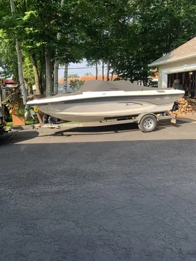 super bateau, tres tres propre, moteur 3 litres, vient avec trailer et tout les equipements necessai...