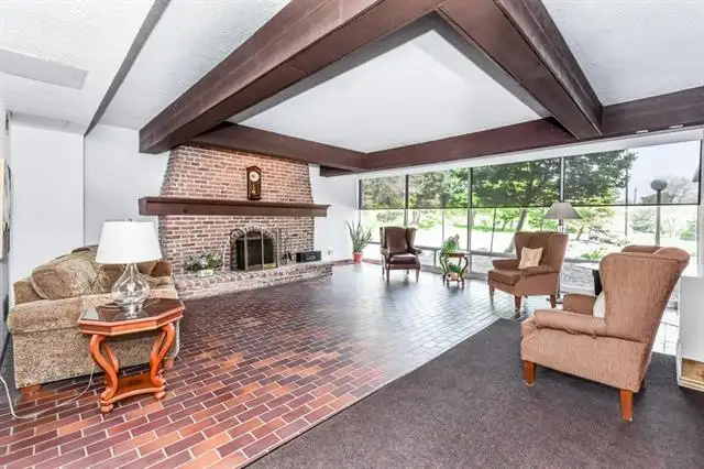 2 BR Gorgeous Spacious Condo PETfriendly Inclusive All Utilities