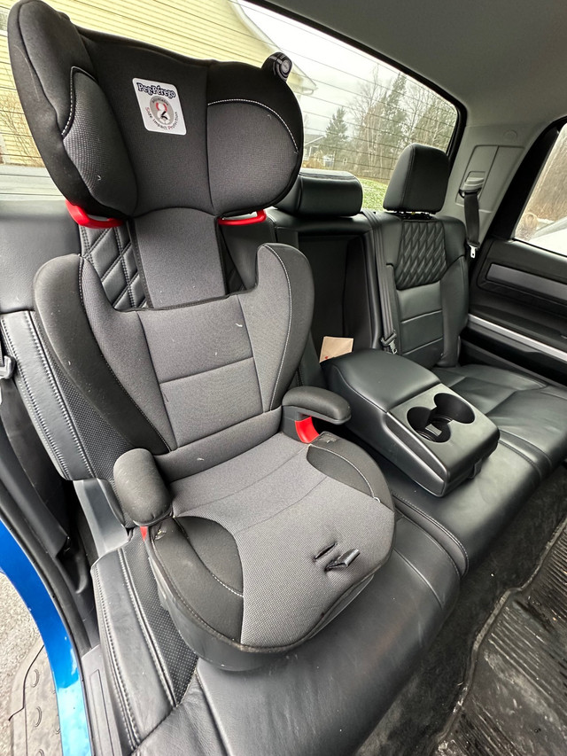 Car Seat - Peg Perego in Strollers, Carriers & Car Seats in Fredericton