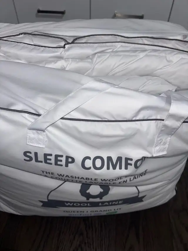 Amfori Wool Duvet in Bedding in Markham / York Region - Image 4