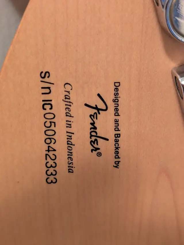 Electric Guitar Vintage 2005 Squier Stratocaster Standard Series in Guitars in Red Deer - Image 11