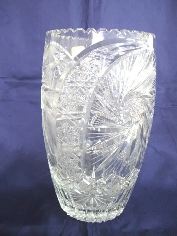 VASE CRYSTAL TAILLER  //  GERMANY // ..Motif PINWHEEL... in Arts & Collectibles in West Island - Image 5