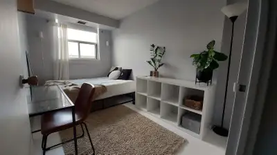 Offering: 1 bedroom in shared unit for short/long term (flexible!) Sharing with 2 roommates + one ca...