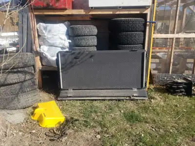 Diamond Back HD box cover . Holds about 1200 lbs . Used condition. I used it to haul my quad for yea...