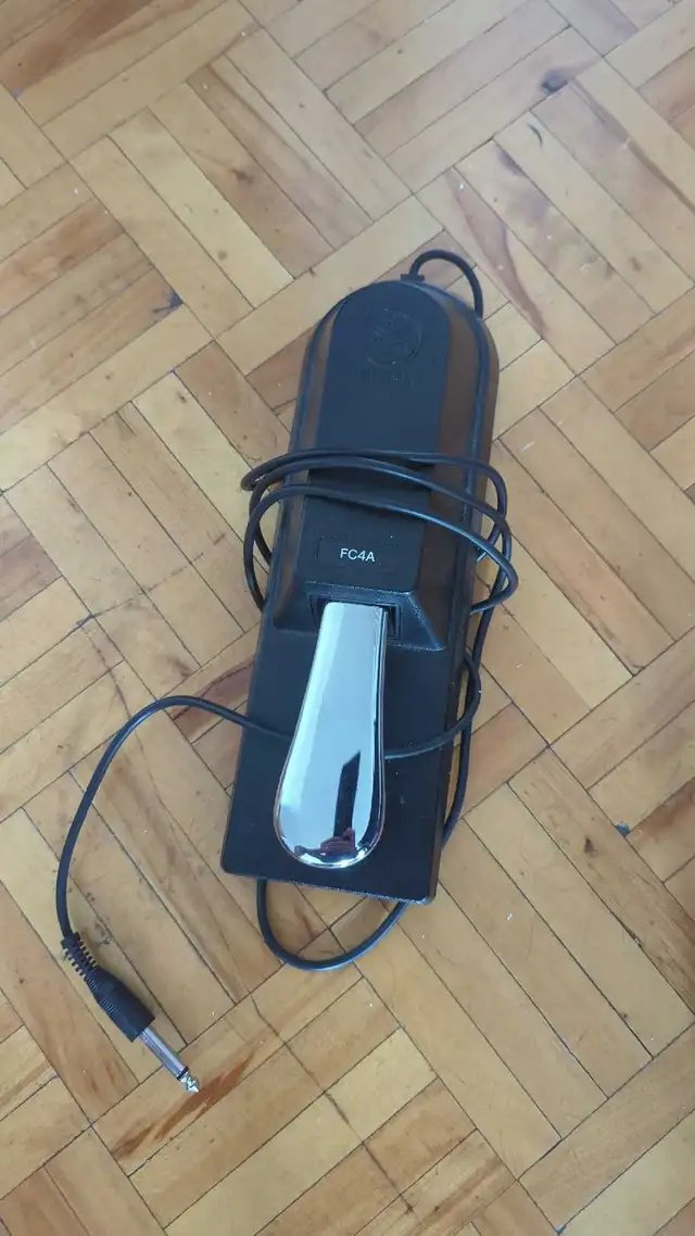 Casio CTK-2550 Keyboard & Yamaha FC4A Pedal switch in Pianos & Keyboards in City of Montréal - Image 4