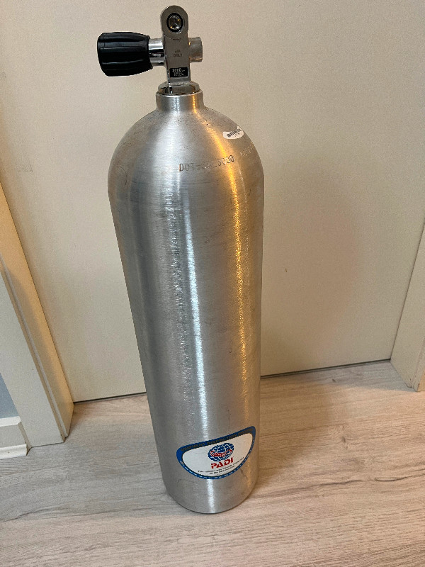 Aluminum 80 Scuba Tank Silver in Water Sports in Vancouver - Image 2