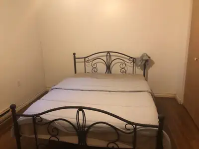 Grande chambre à louer dans un demi sous sol 51/2 d’un duplex à Lemoyne 1 seul occupant demandé Inte...