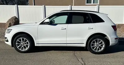 - - - - - 2014 AUDI TECHNIK SUV - Q5 - 5 PASS - AWD = = WHITE / BLACK LEATHER = = ** SOME other feat...