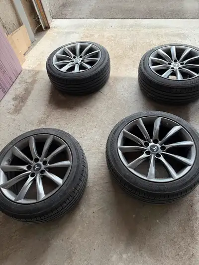 235/45/R18 Used for a Tesla model 3: Michelin all season tires, rims (gunmetal) and TMPS sensor pack...