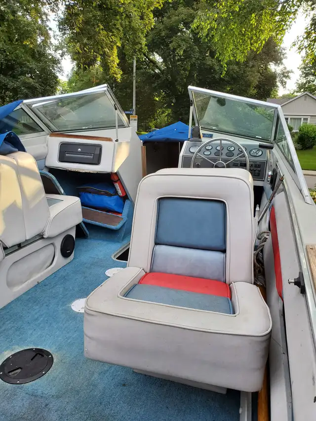 18 Foot GREW Boat with trailer in Powerboats & Motorboats in Oakville / Halton Region - Image 5