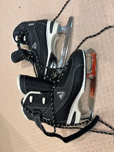 Size 7 softec women's skates, View more