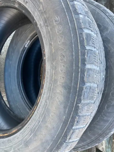Two set of used winter tires: 215 55R17, 235/65R17 + P185/60R15 in Tires & Rims in Ottawa - Image 7