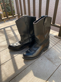 Black leather boots (vibram sole)