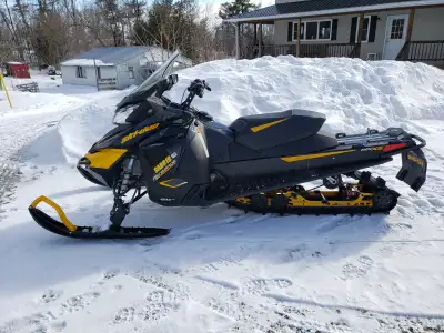 800 eTech 137" Deep Lug Track Trail Pass Included Trailer is not included but is also available