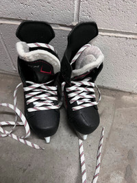 Ice skates for boys size 11/ patin sur glace garçon taille11