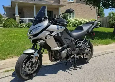 2016 Kawasaki Versys 1000 LT ABS Comes with... 2 windscreens Throttle lock cruise 2" bar risers Lowe...