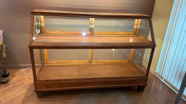 Display Cabinet, Vintage in Hutches & Display Cabinets in Edmonton - Image 2