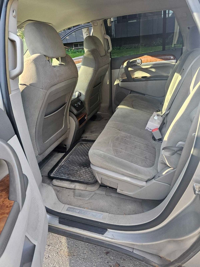 2008 buick enclave — photo 2