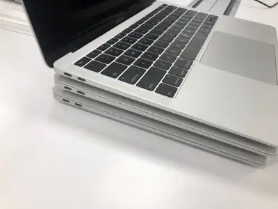 FIRM PRICE, NOT NEGOTIABLE ▶︎ 2019 Model: MacBook AIR A1932 ▶︎ Display: 13 Inch ▶︎ Processor: intel...