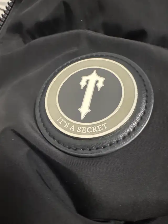 Trapstar Irongate Puffer Jacket in Men's in Mississauga / Peel Region - Image 4