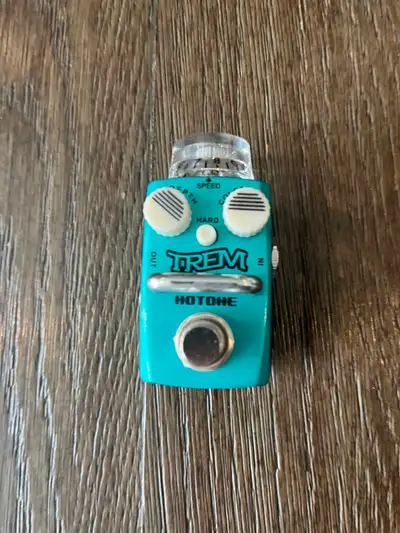 Just about the smallest tremolo pedal you will find - great for tight pedalboards. Has a “hard” butt...
