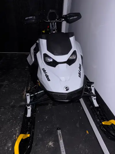 Like new. Only 308 km. 125 hp. Extras include Linq removable flap and Belly pan protector. Great fun...