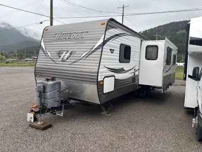 Camping season is here. This trailer is an excellent choice to camp this summer This trailer is in n...