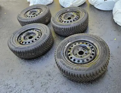Winter Trek Certified ( Canadian Tire ) winter tires for sale. Barely used for 100 kms only, bought...