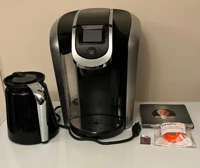Keurig coffee machine. Comes with carafe and accessories. Can brew a single-serve pod or carafe for...