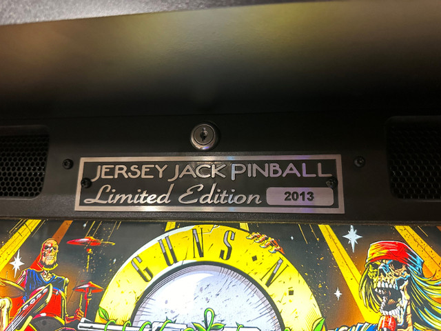 Guns and Roses Pinball Limited Edition in Toys & Games in Markham / York Region - Image 2
