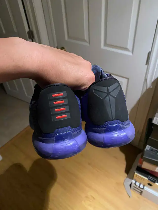 Kobe 10 | "Blackout" | Size 9.5 in Men's Shoes in Markham / York Region - Image 5
