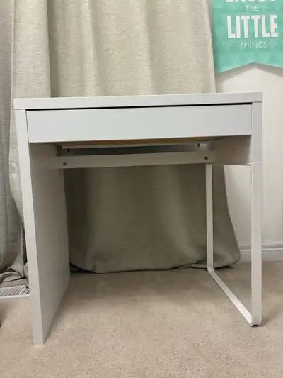 In excellent condition. There’s a tiny scratch on the top of desk, please see pics. Thank you.