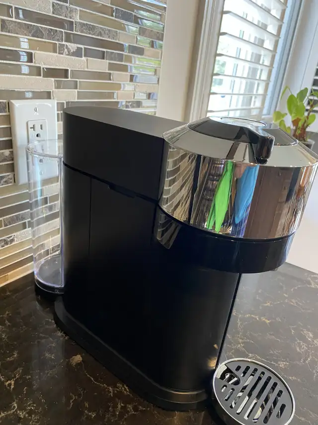 Nespresso Vertuo Coffee and Espresso Machine in Coffee Makers in Ottawa - Image 5