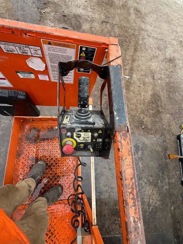 2017 JLG 1932 scissor lift 63848994781185124