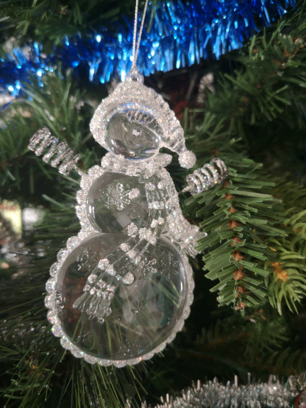 4 clear acrylic Christmas snowmen tree ornaments in Holiday, Event & Seasonal in Moncton - Image 2