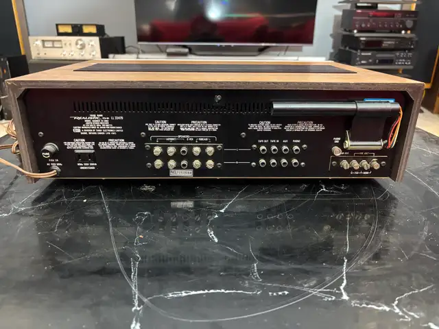 Vintage Realistic Stereo Receiver in Stereo Systems & Home Theatre in Kitchener / Waterloo - Image 5