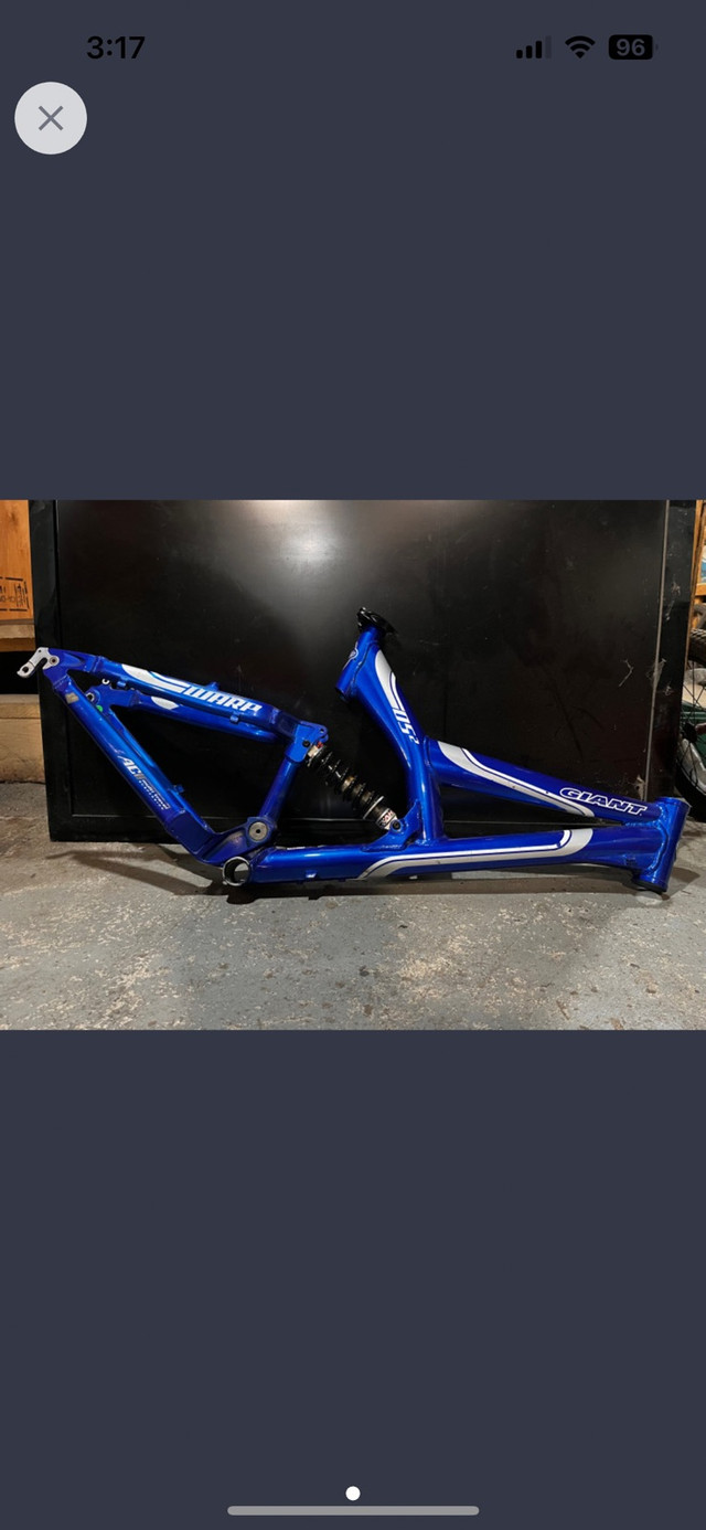 Giant DS2 suspension mtn bike frame in Frames & Parts in City of Toronto