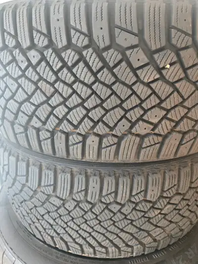 225/40/18 2 Used Continental Ice Contact Winter tires Like new Please contact Bob at 905-514-0988 if...