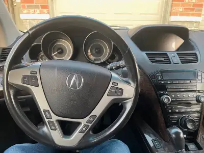 EXTRAORDINARY CLEAN BOTH ON THE INTERIOR AND EXTERIOR, NEW ALL WEATHER TIRES, NEW BATTERY, NO ISSUES...