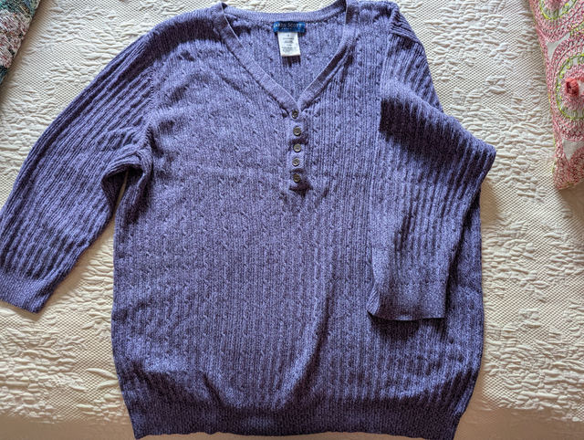 Size 1X 100 percent cotton sweater in Women's - Tops & Outerwear in Winnipeg - Image 2