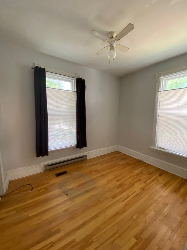 2 bed 2 den 1 bath / 1650 / 100 parking avail / Lebreton flats Long Term Rentals Ottawa