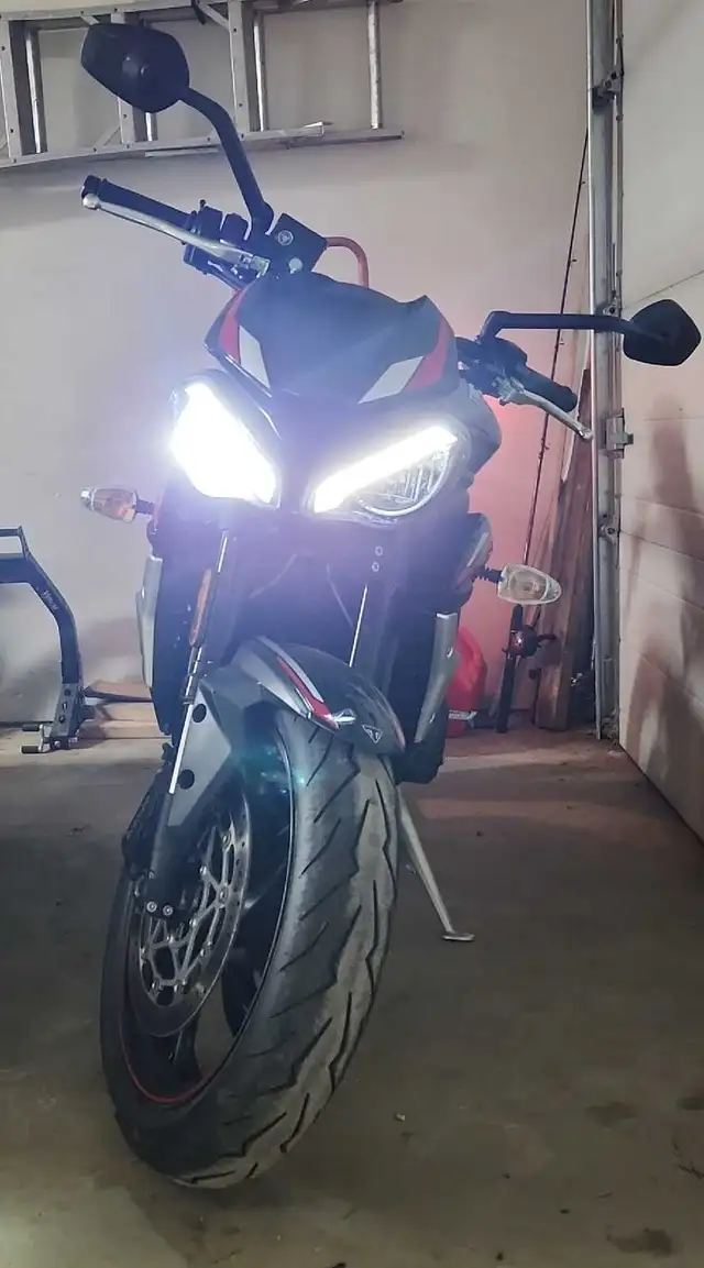 2020 Triumph street triple in Sport Bikes in Edmonton - Image 6