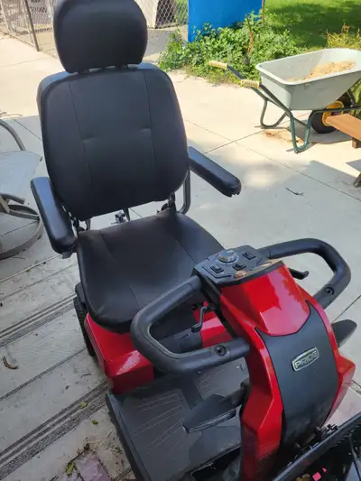 Pride Mobility VictoryLX scooter 3-4 yrs old 4 wheel