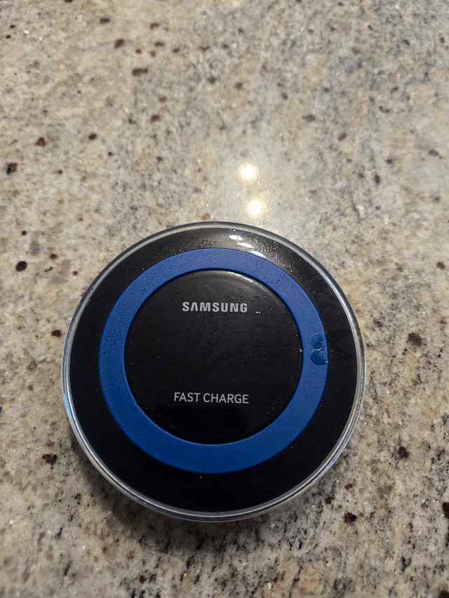 Samsung galaxy wireless charger in Cell Phone Accessories in Edmonton