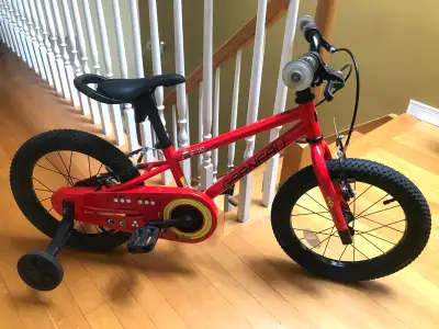 Vélo (BIke) Garneau F-16, roues 16" avec frein à main et 2 petites roues, en très bon état, fonction...